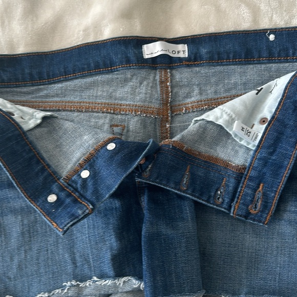 NWOT LOFT SHORT DENIM CUTOFFS. SIZE 14 BUTTON FLY - Picture 2 of 3